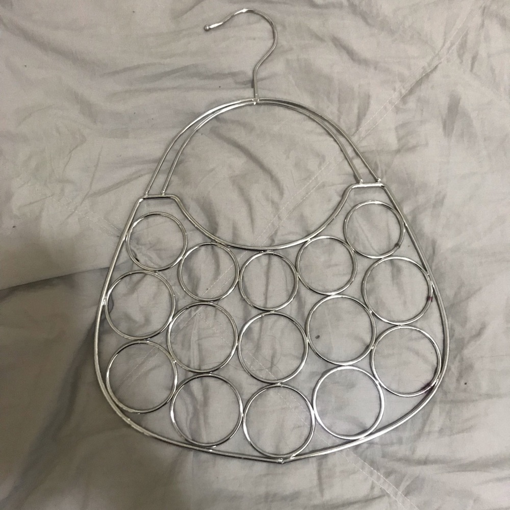 Scarf hanger